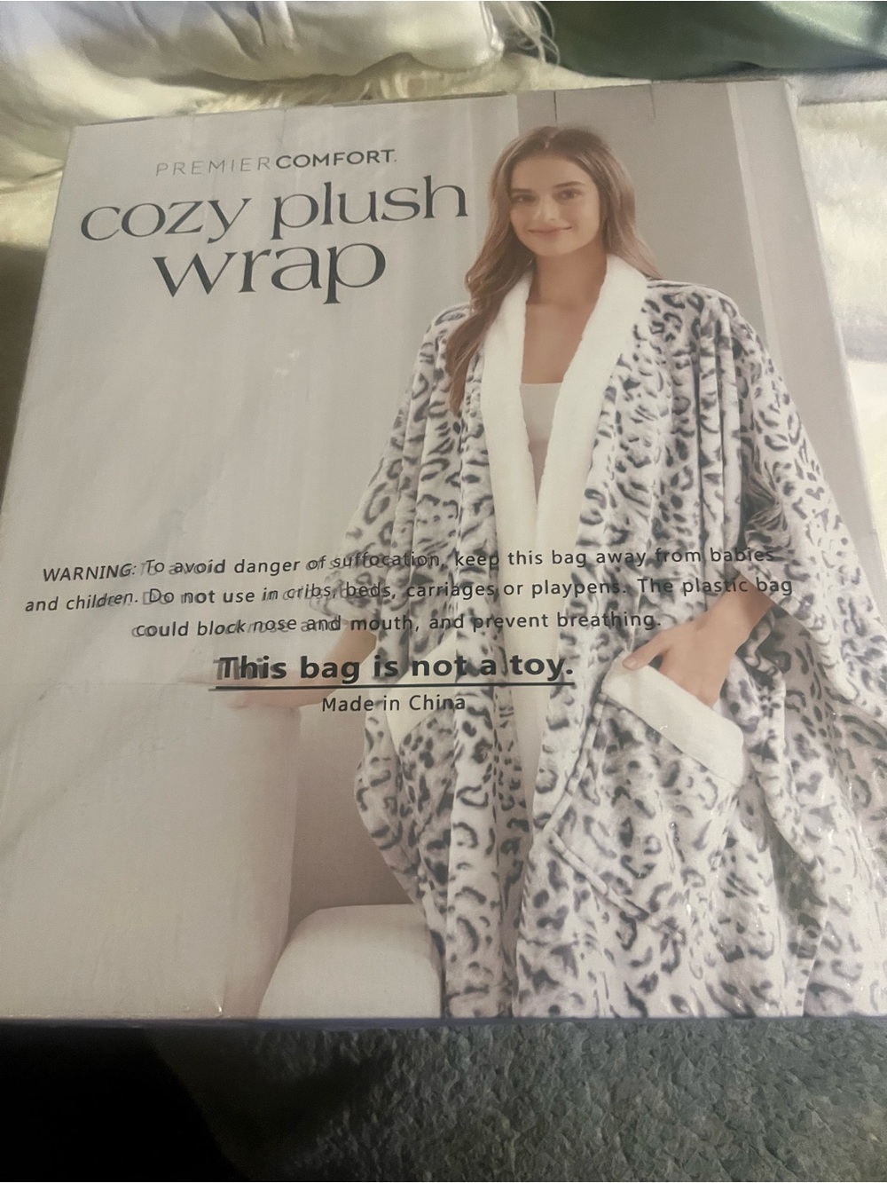 Premier Comfort Cozy Plush Wearable Wrap Snow Leopard 50"x70" NIB